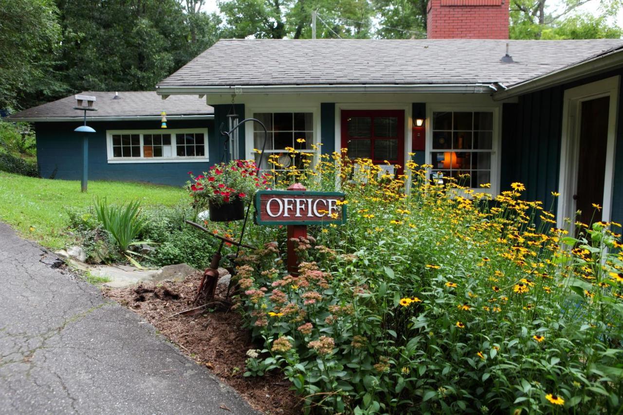 The Pines Cottages Woodfin Exterior photo