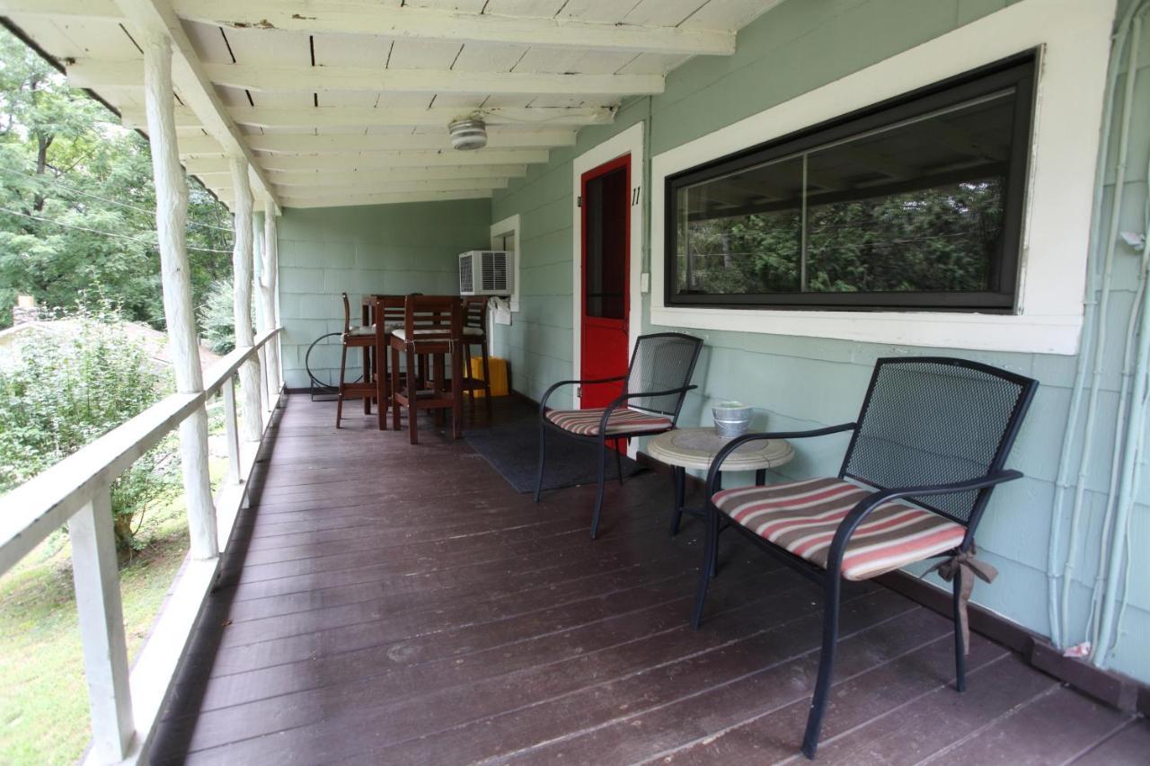 The Pines Cottages Woodfin Exterior photo