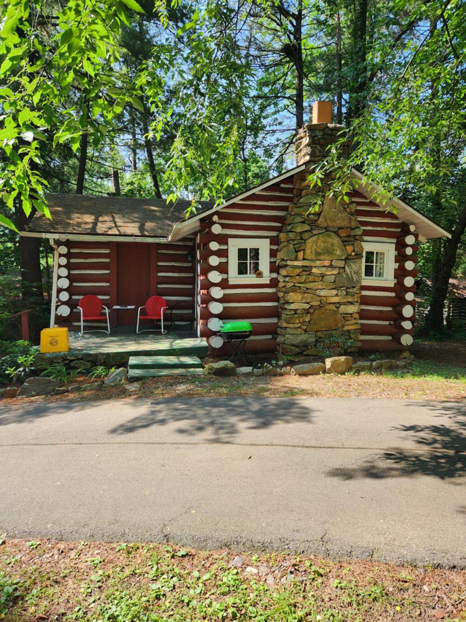 The Pines Cottages Woodfin Exterior photo