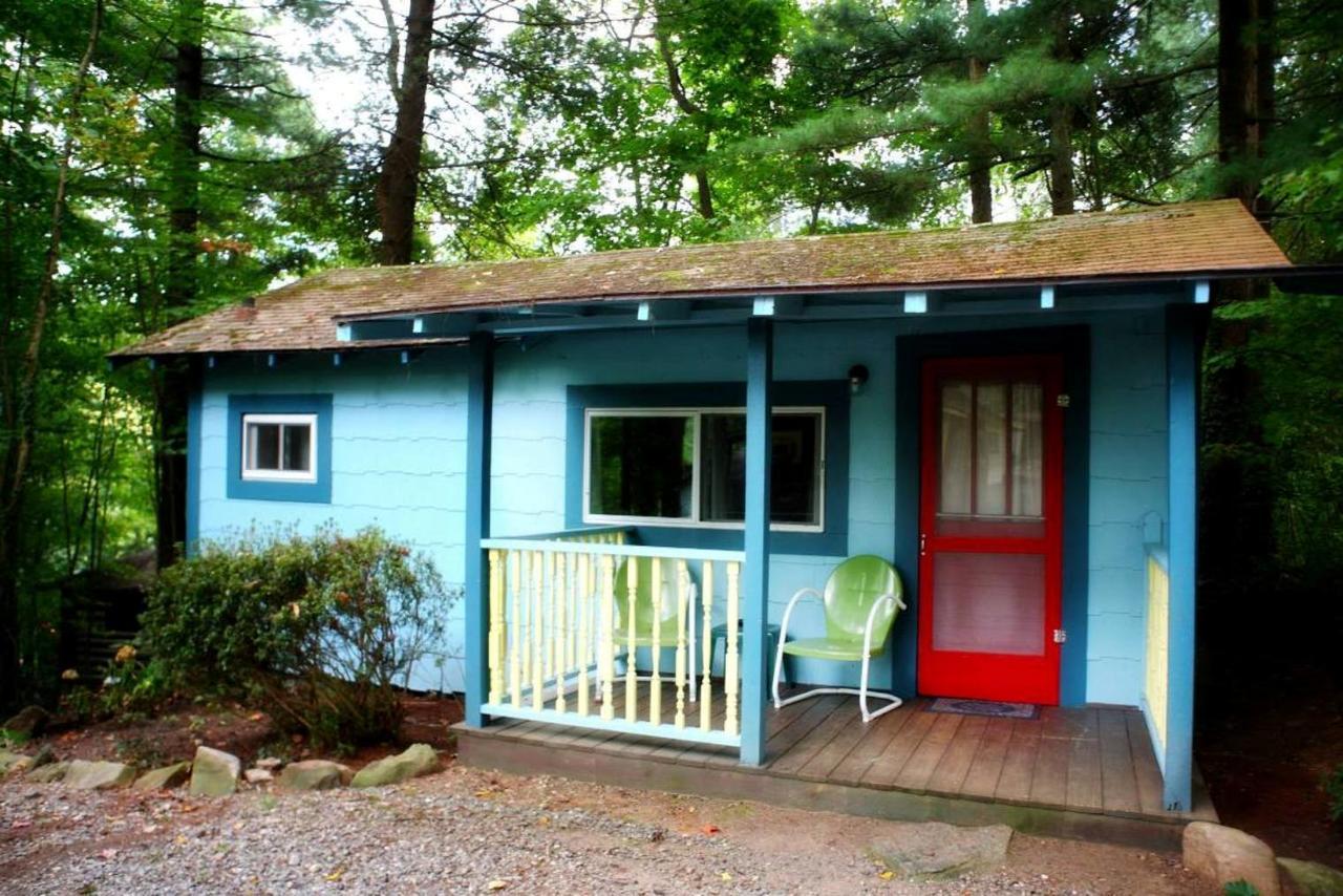 The Pines Cottages Woodfin Exterior photo