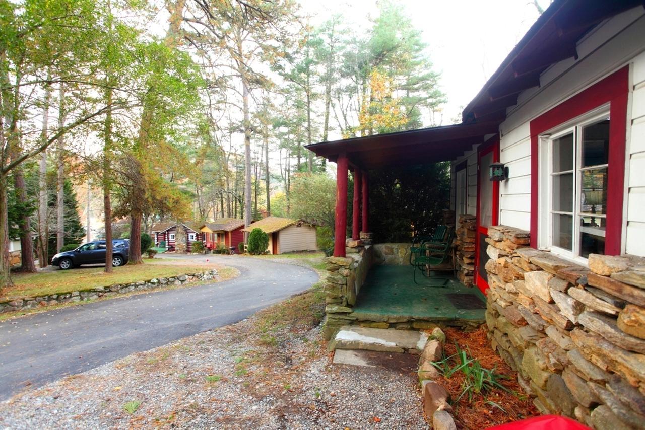 The Pines Cottages Woodfin Exterior photo